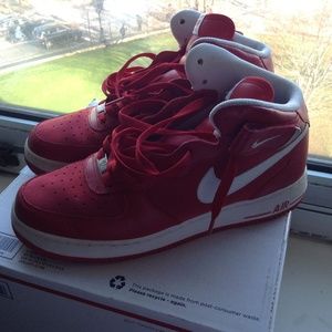 NIKE AIR FORCE 1'S MIDS